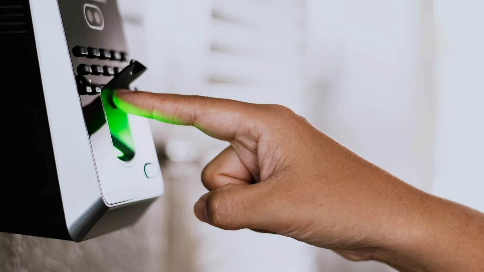 קורא RFID לבקרת כניסה
